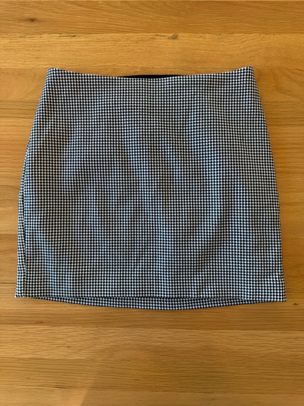 NWT EXPRESS Black and White Houndstooth Plaid Mini Skirt Size Small/2